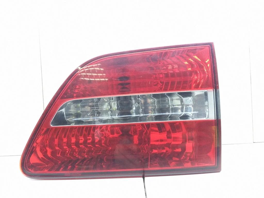 Tailgate rear/tail lights