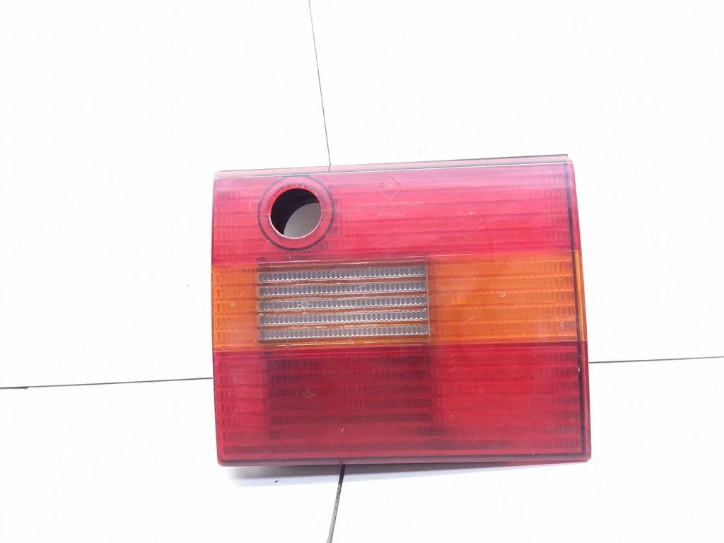 Tailgate rear/tail lights 3A9945259