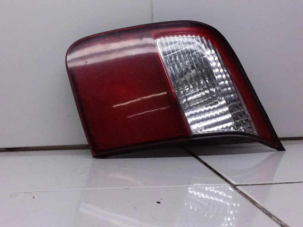 Tailgate rear/tail lights – Subaru Forester SF (2000-2003)