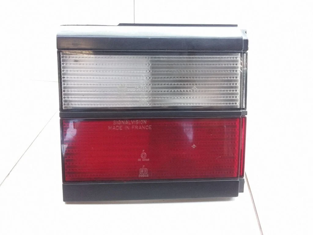 Tailgate rear/tail lights 333945107