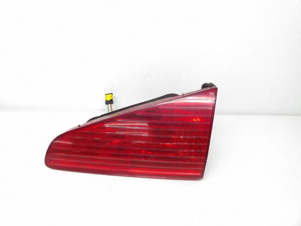 Tailgate rear/tail lights
