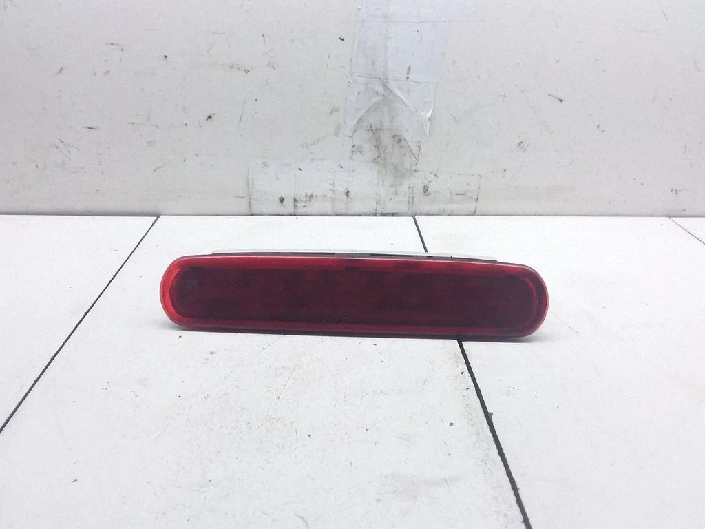 Third/center stoplight 51821699