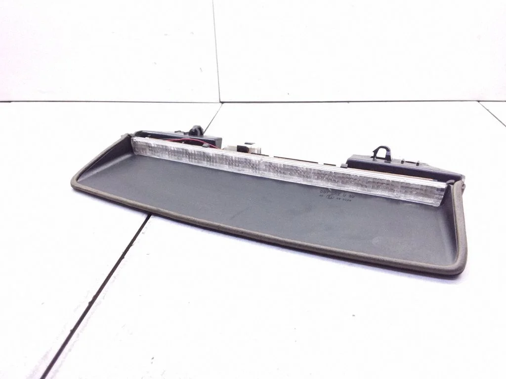 Third/center stoplight 1X4313A613BA