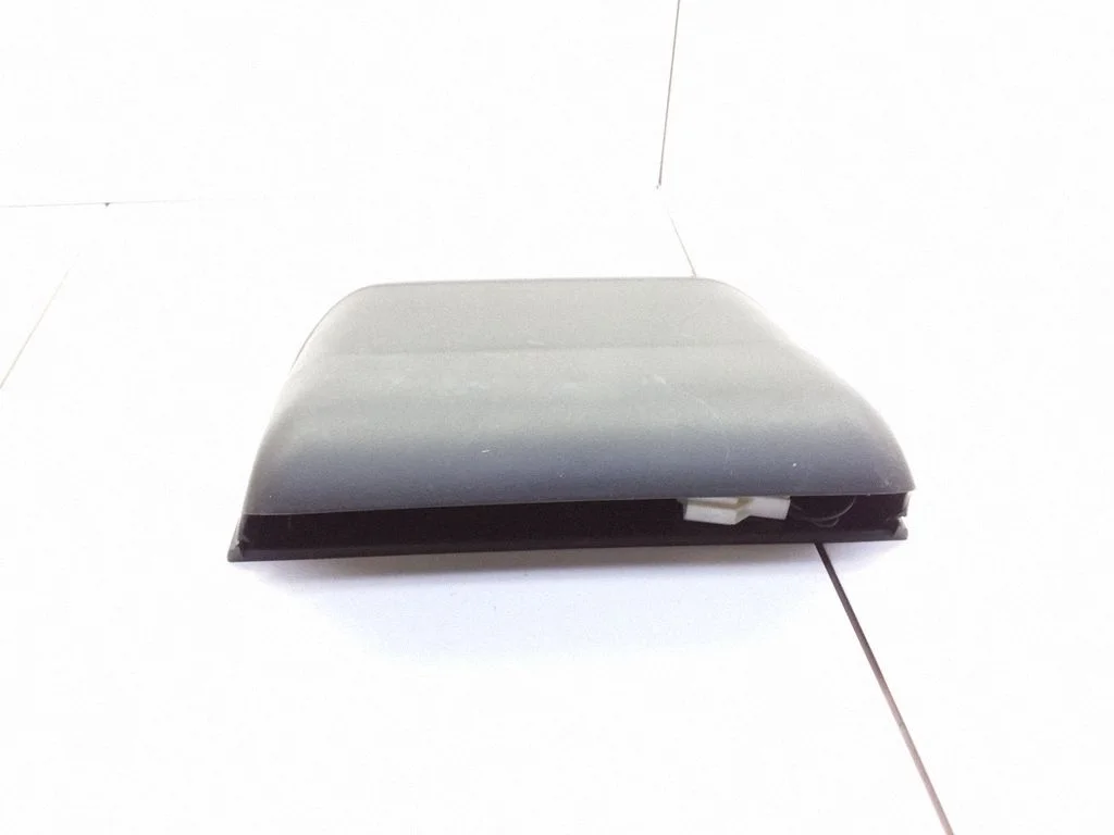Papildu stopgaismas lukturis – Mitsubishi Carisma (1996-1999)