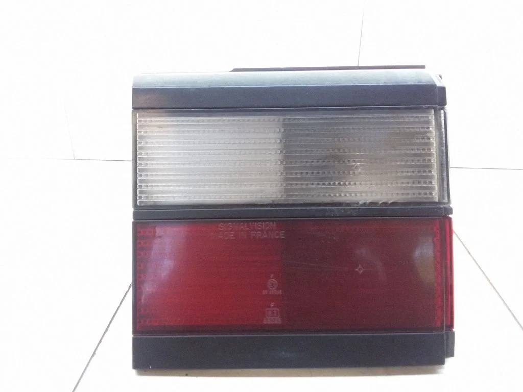 Tailgate rear/tail lights 333945107