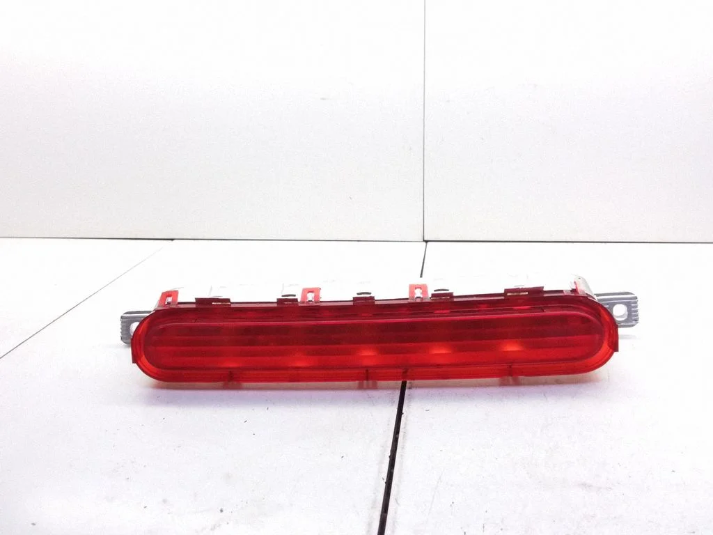 Third/center stoplight 815700F011