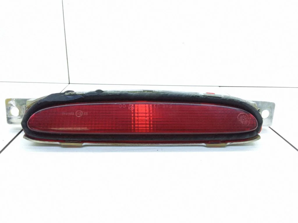 Third/center stoplight 04630234