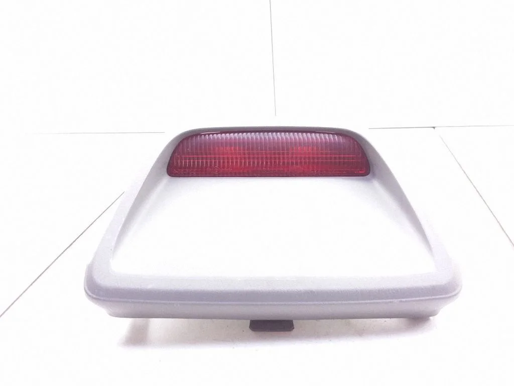 Trzecie światło stop – Nissan Primera (2000-2001)