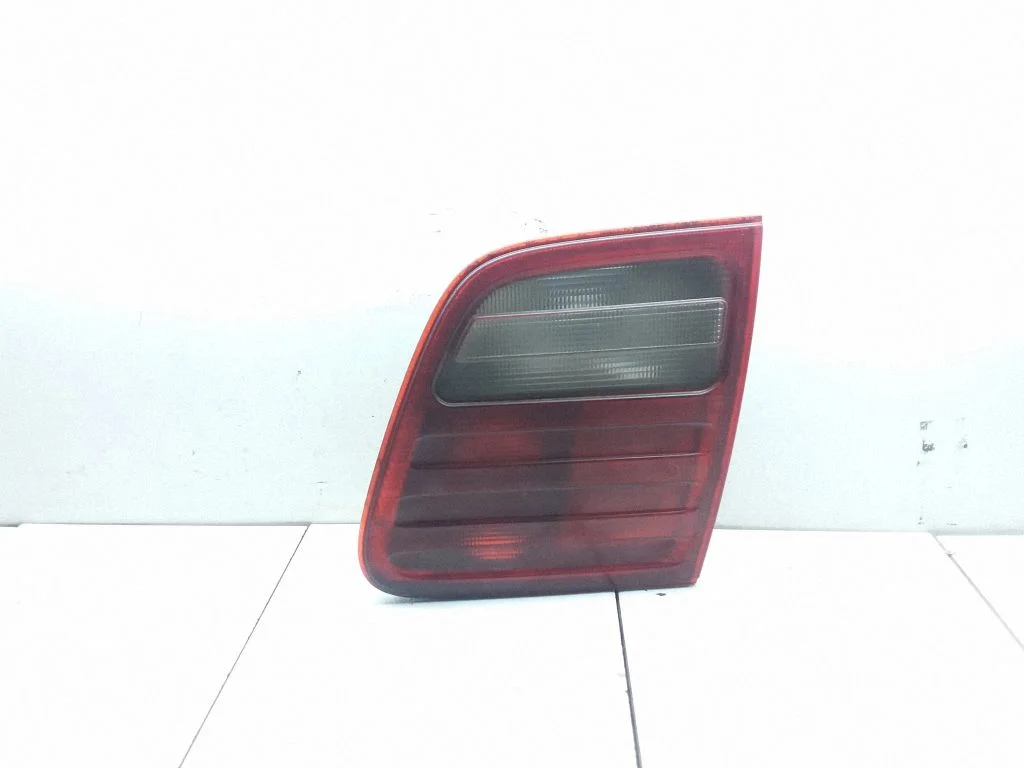 Tailgate rear/tail lights – Mercedes-Benz E-Class W210 (1995-2002)