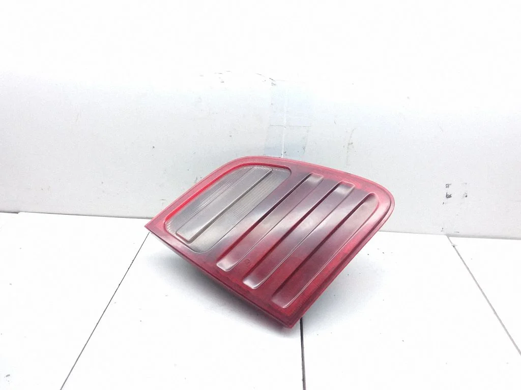 Tailgate rear/tail lights – Mercedes-Benz E-Class W210 (1995-2002)