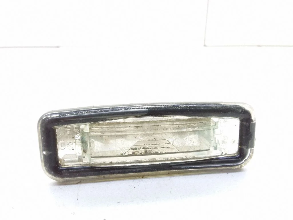 Numura zīmes apgaismojums – Ford Focus (1998-2004)