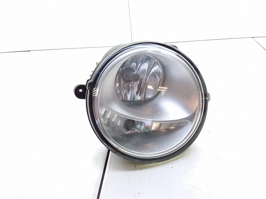 Eesmine udutuli 261509865R – Renault Twingo II (2007-2014)
