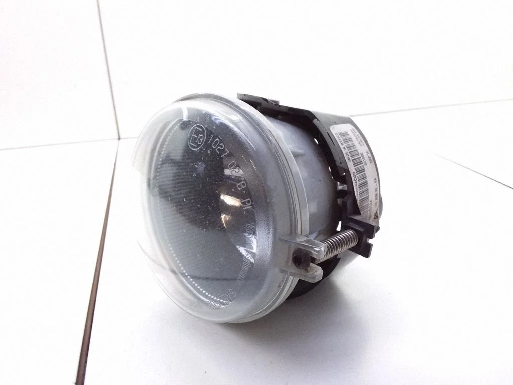 Priekšējais miglas lukturis 04805857AA