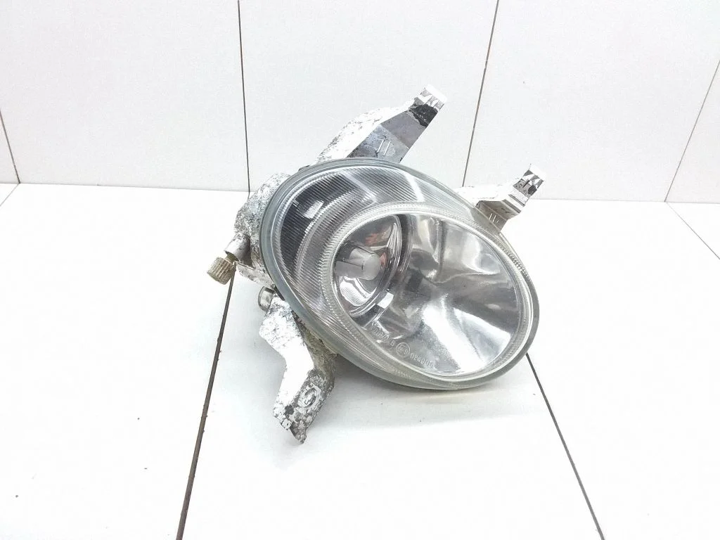 Front fog light E9024006