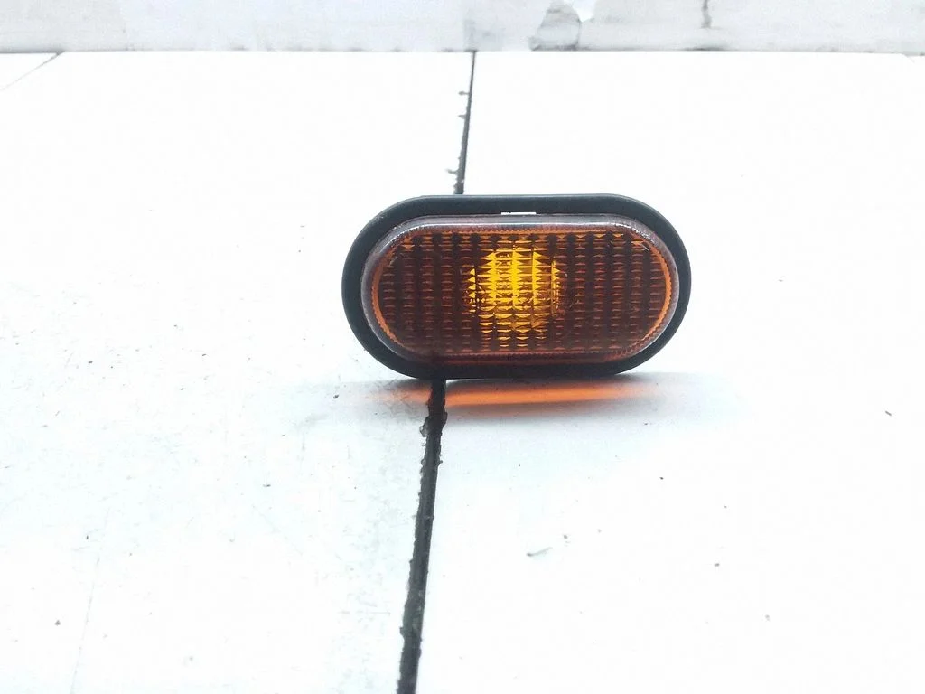 Front fender indicator light 7700847333