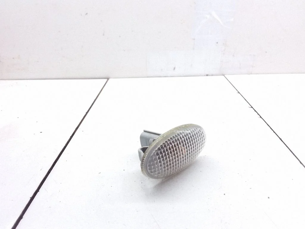 Front fender indicator light P5785