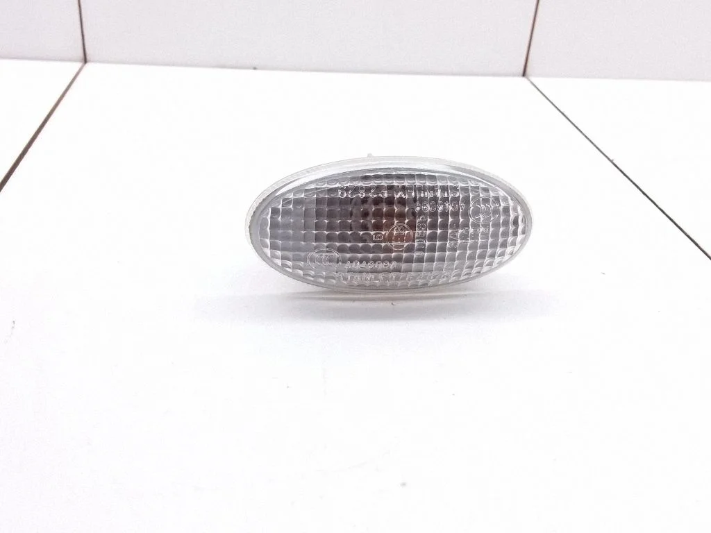 Front fender indicator light P2829