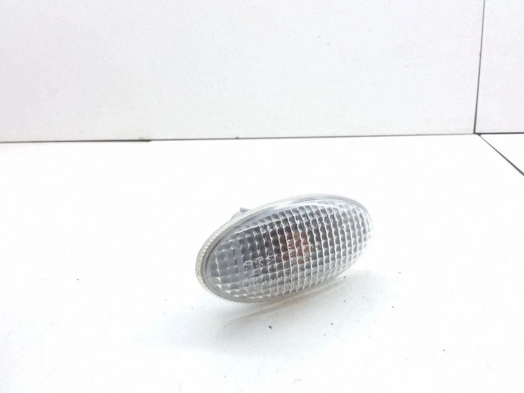 Front fender indicator light 010635
