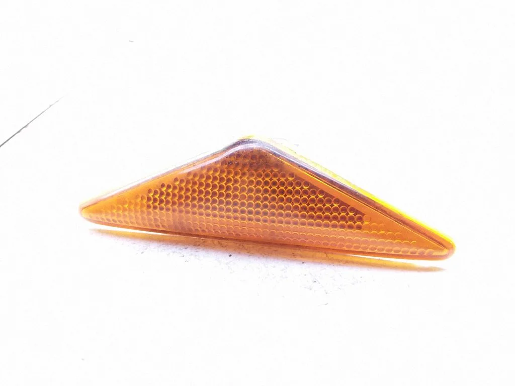 Spārna pagrieziena lukturis 1S7113K309AB