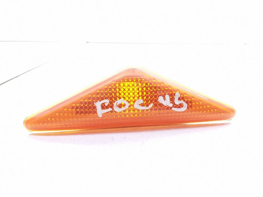 Front fender indicator light XS4H3K354A