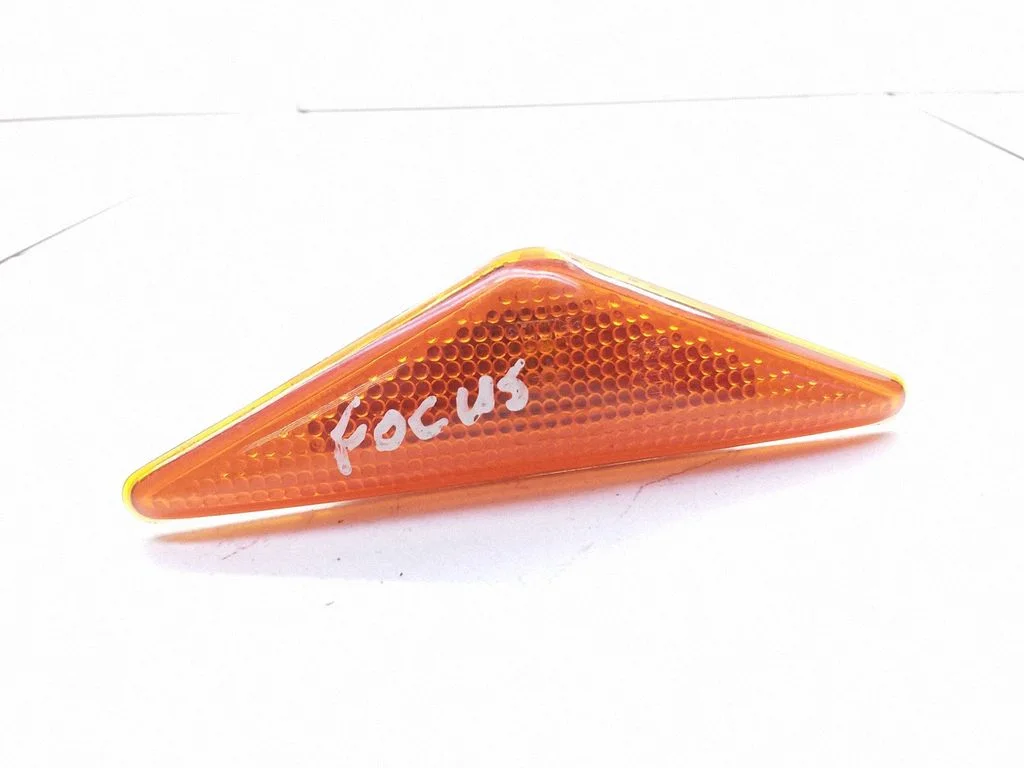 Front fender indicator light XS4H3K354A