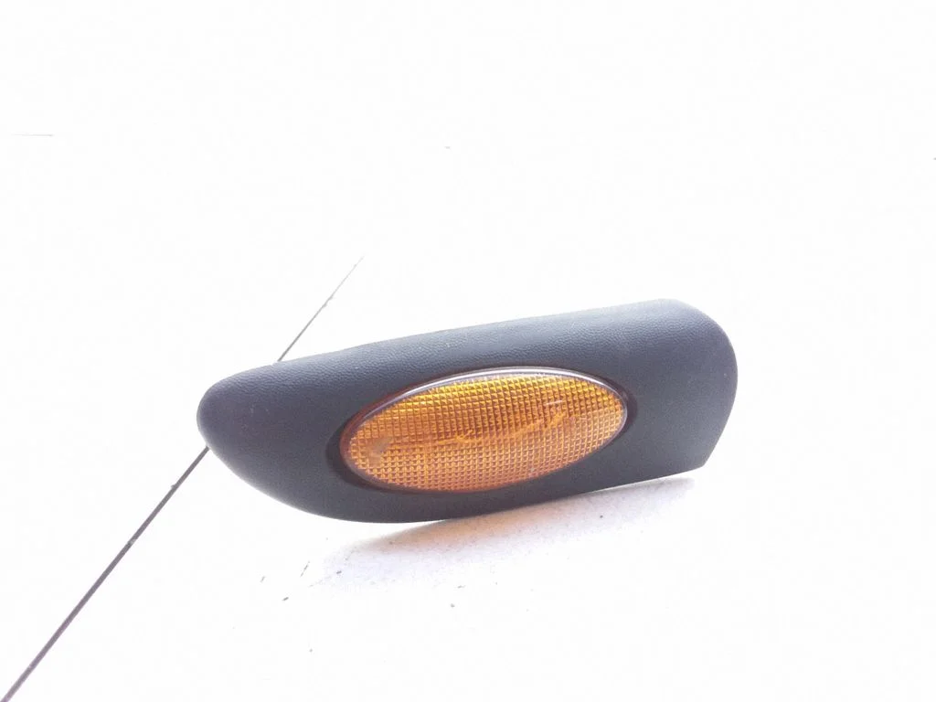 Front fender indicator light 90504212