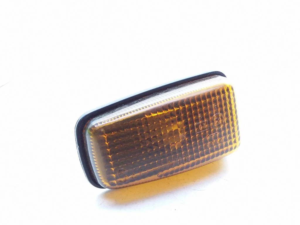 Front fender indicator light