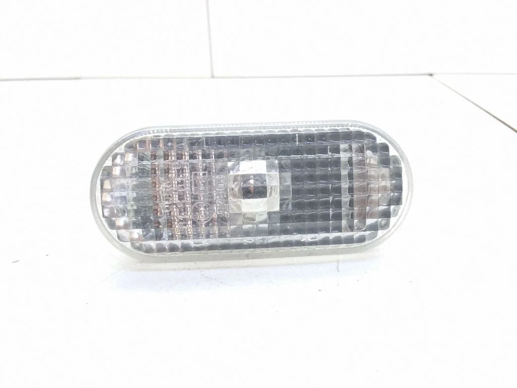 Front fender indicator light – Ford Galaxy (2000-2006)
