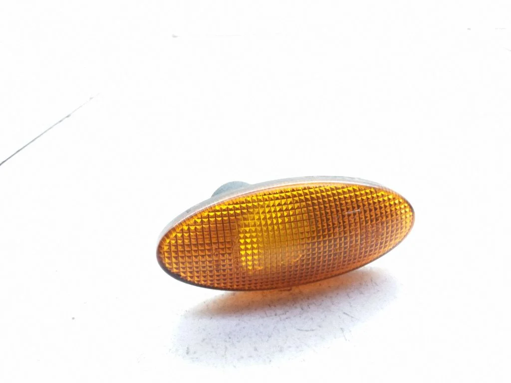 Front fender indicator light 90504212