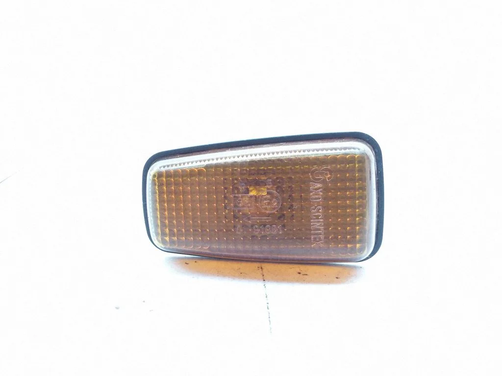 Front fender indicator light