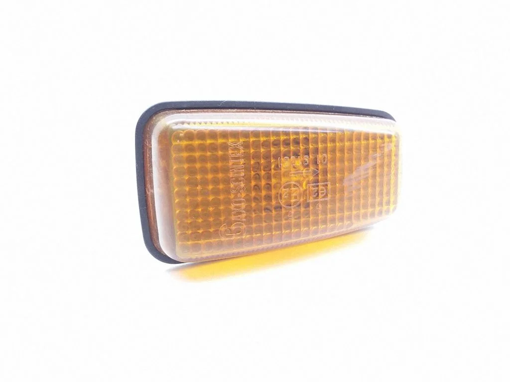 Front fender indicator light