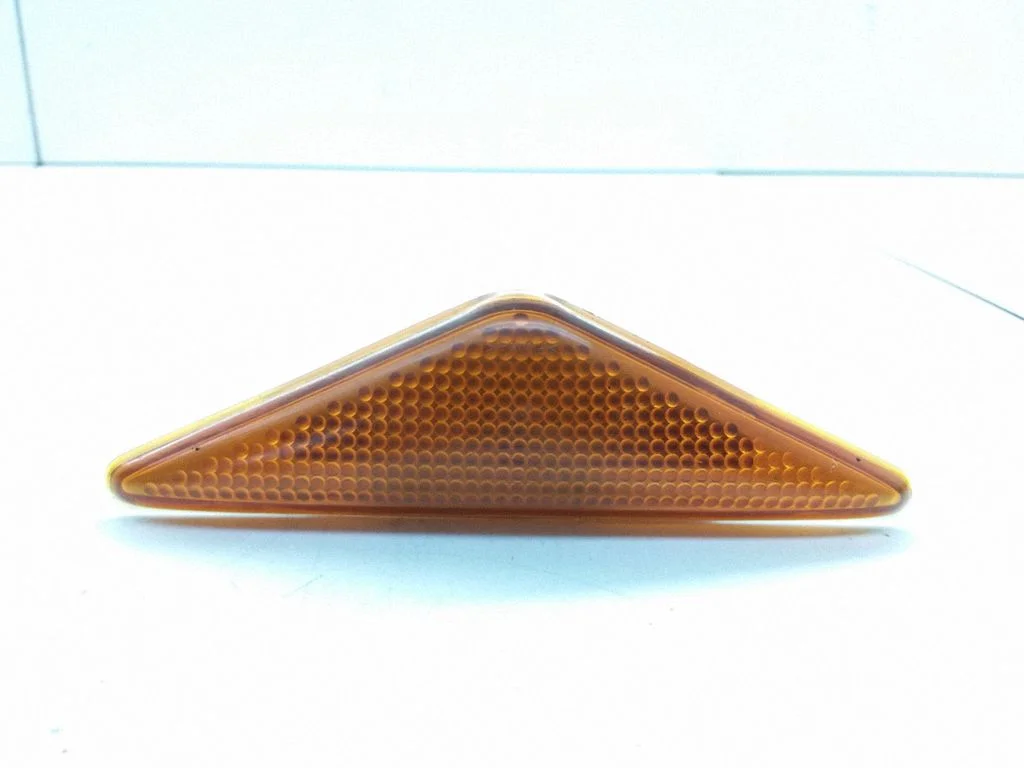 Front fender indicator light 1S7113K309