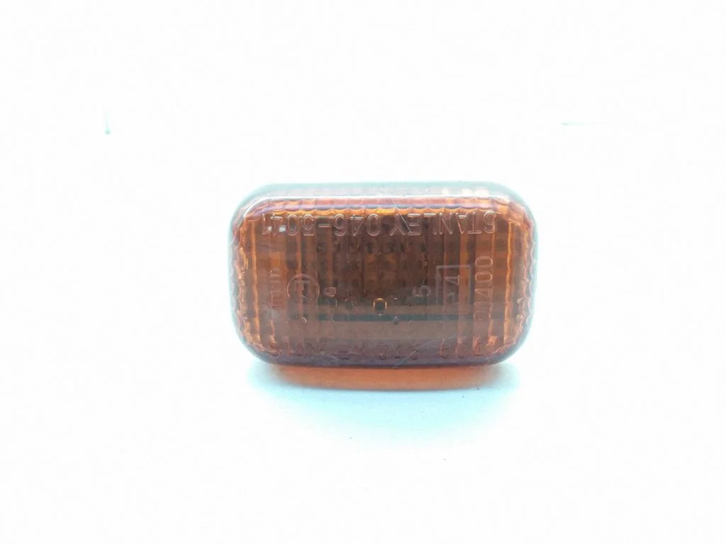 Front fender indicator light E401400