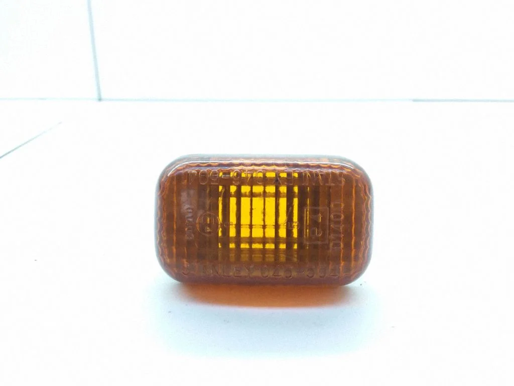 Front fender indicator light 0465041