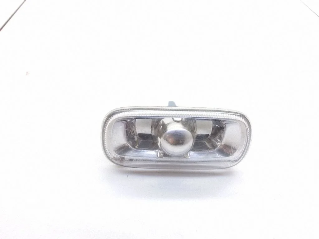 Front fender indicator light 8E0949127
