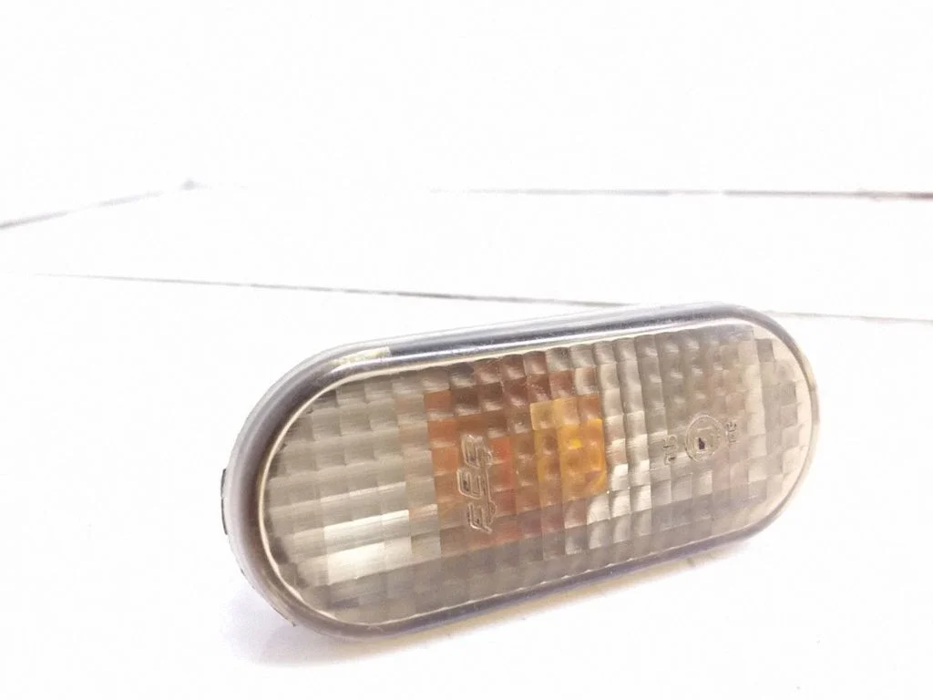 Kierunkowskaz w błotniku 3A0949117B