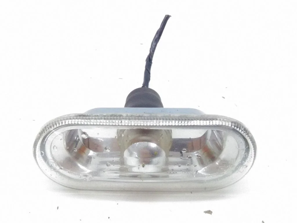 Front fender indicator light – Ford Galaxy (2000-2006)