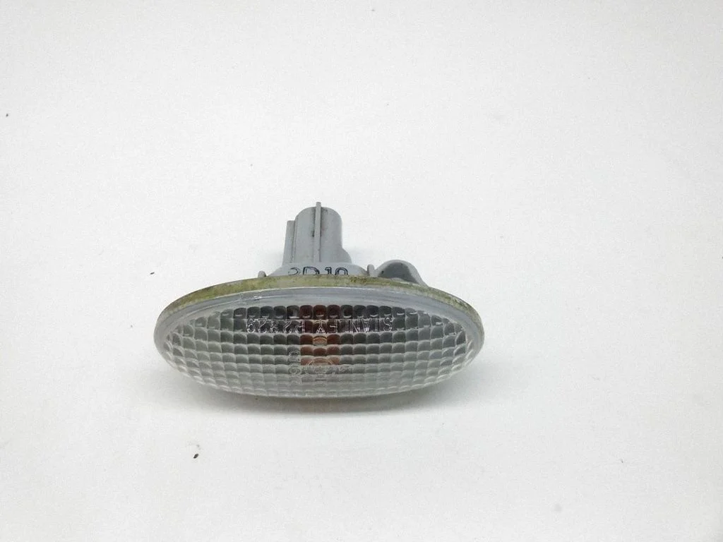 Front fender indicator light P2829