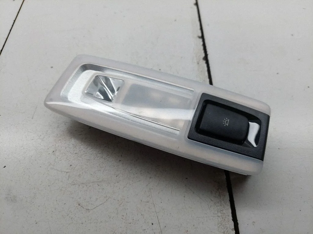 Tagaistmete valgustustuli – BMW X1 F48 F49 (2015-2022)