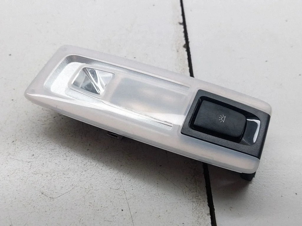 Tagaistmete valgustustuli – BMW X1 F48 F49 (2015-2022)