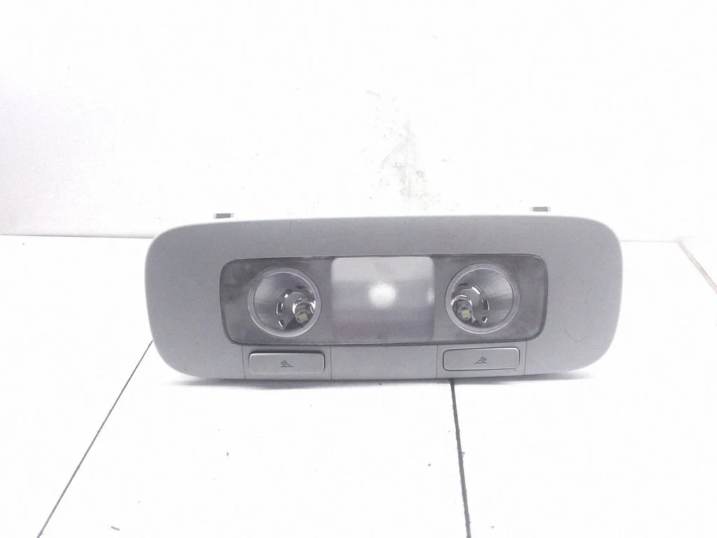 Tagaistmete valgustustuli – Volkswagen Passat B6 (2005-2010)