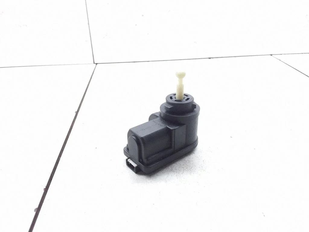 Lukturu augstuma regulēšanas motoriņš – Volkswagen Golf IV (1998-2005)