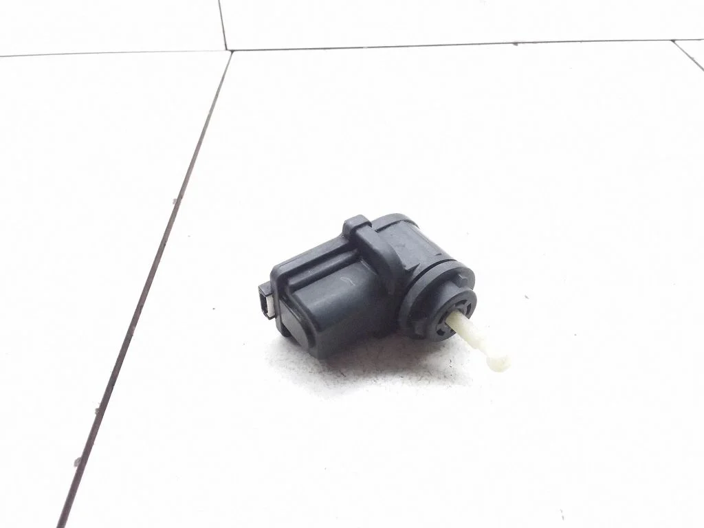 Lukturu augstuma regulēšanas motoriņš – Volkswagen Golf IV (1998-2005)