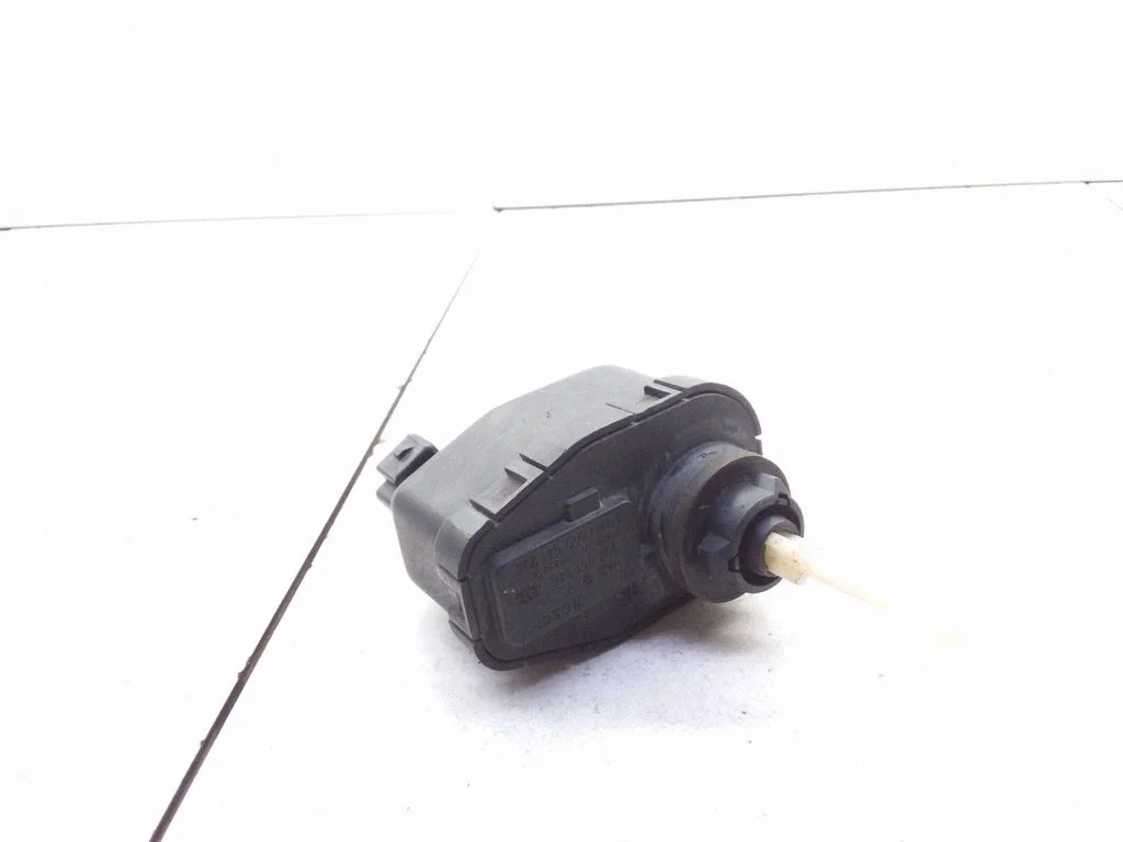 Headlight level adjustment motor