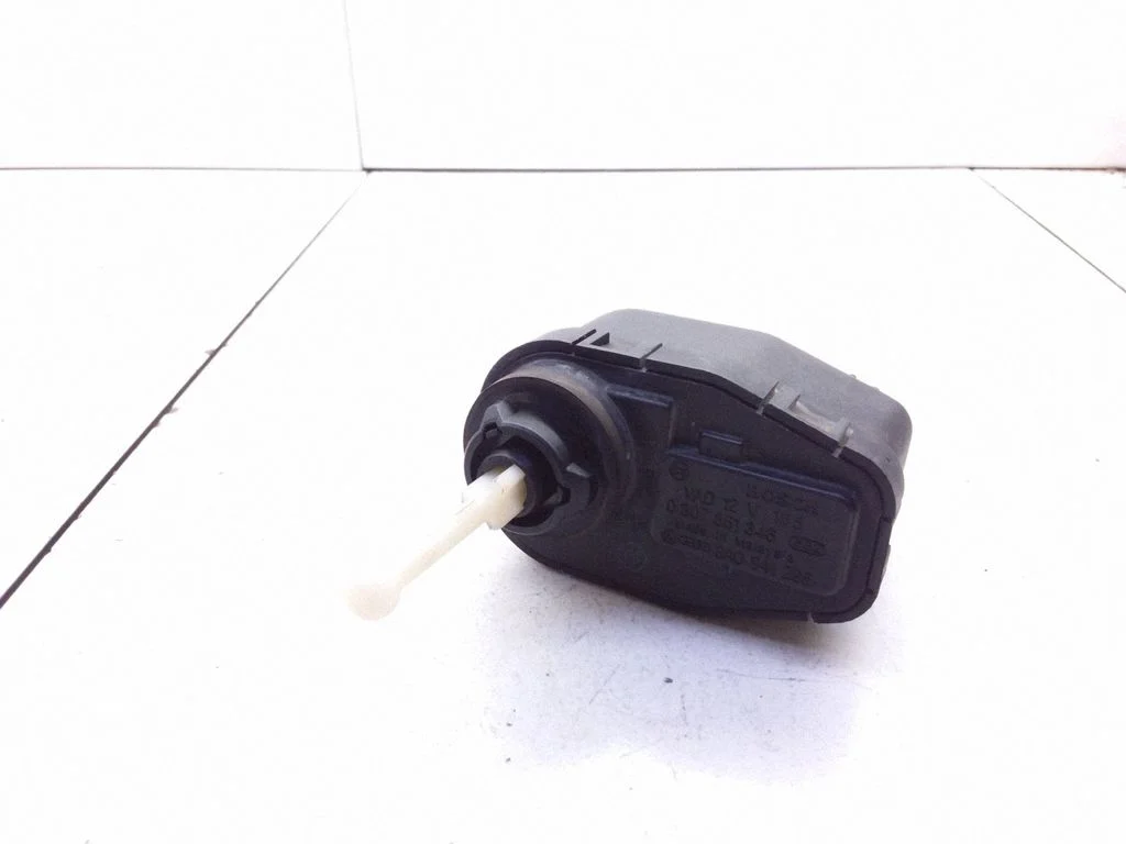 Headlight level adjustment motor