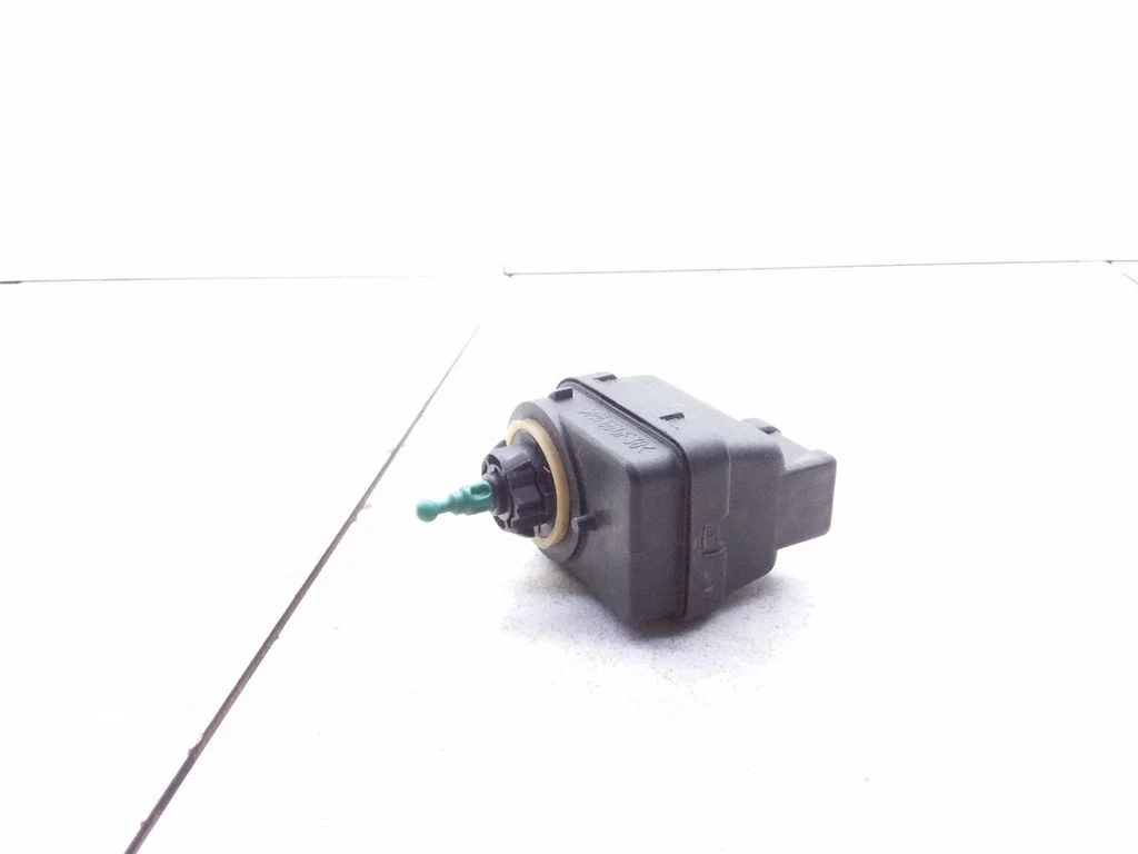 Headlight level adjustment motor – Renault Megane I (1995-2002)