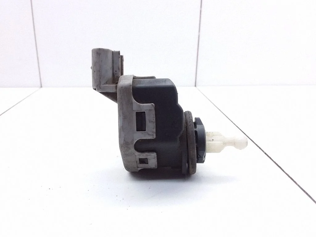 Lukturu augstuma regulēšanas motoriņš – Opel Astra G (1998-2009)