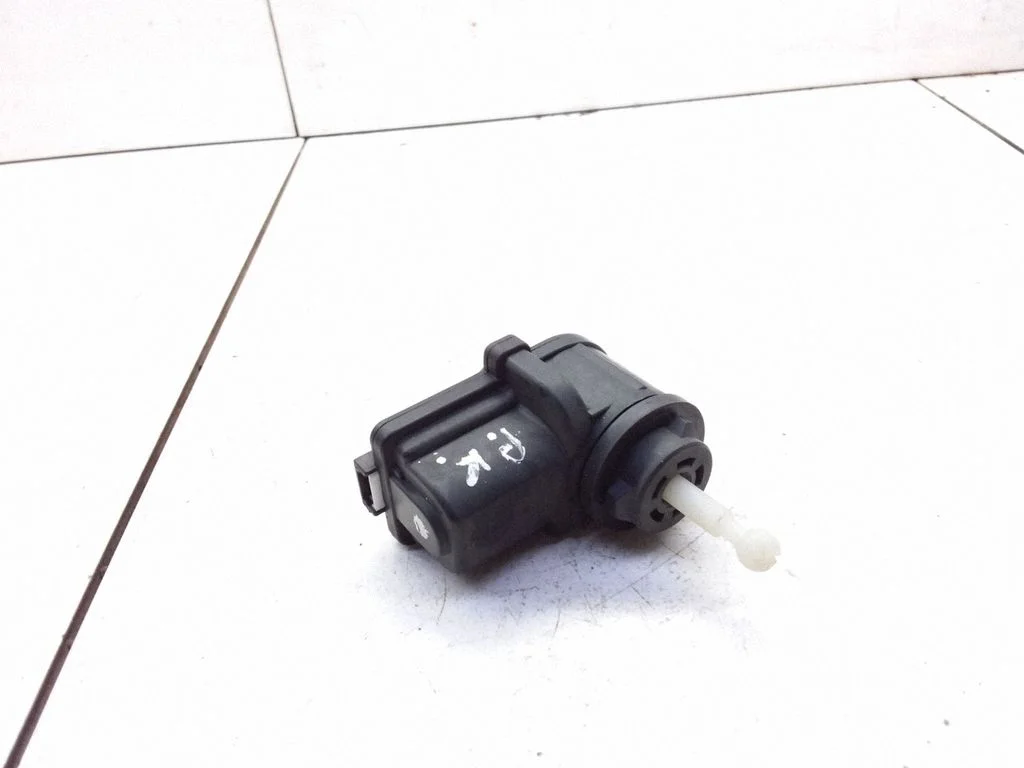Lukturu augstuma regulēšanas motoriņš – Volkswagen Golf IV (1998-2005)