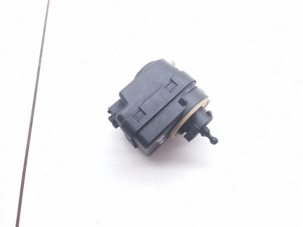 Lukturu augstuma regulēšanas motoriņš