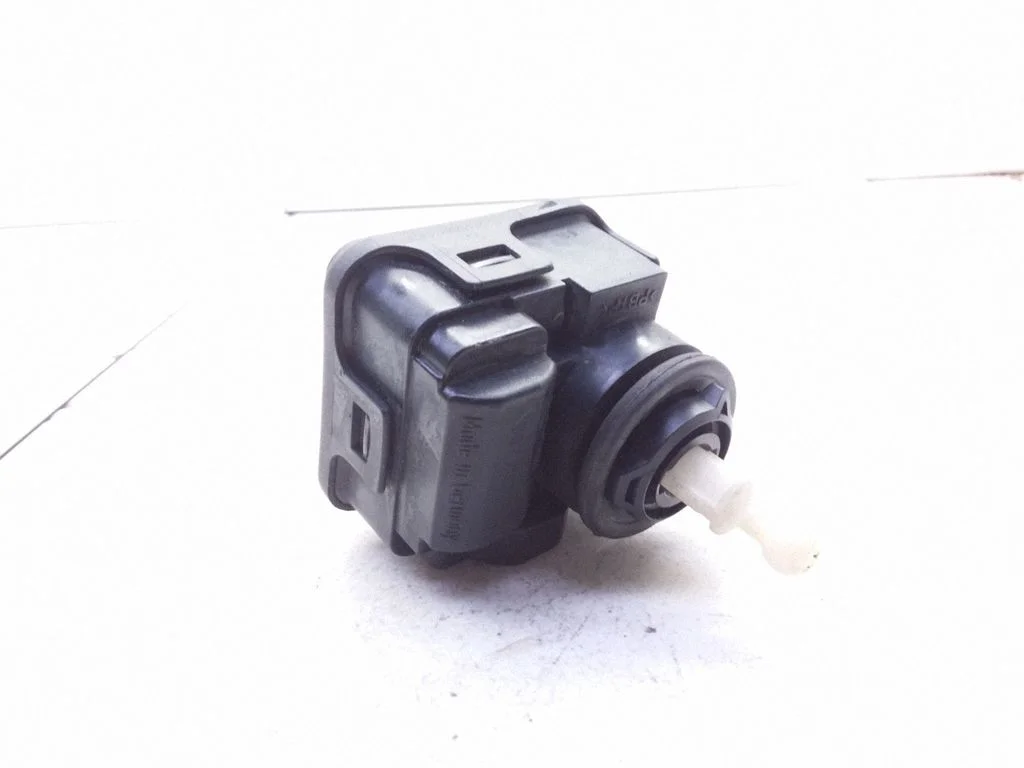 Headlight level adjustment motor 1U0941295
